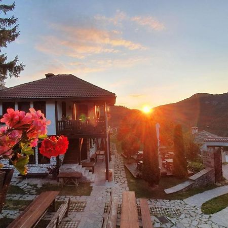 Rhodopes Legends Hotel Vrata Bagian luar foto
