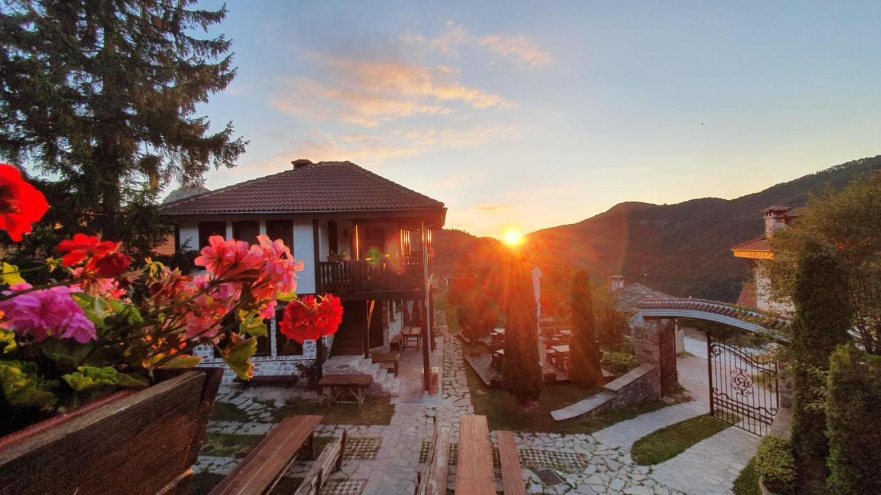 Rhodopes Legends Hotel Vrata Bagian luar foto